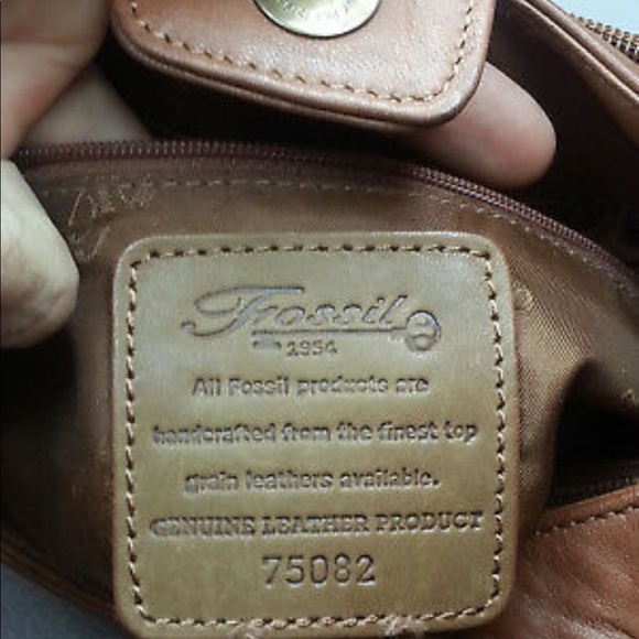 FOSSIL Women Brown Leather Shoulder Bag 10"x8.5"x3.5" and 15" strap Drop  NWT - Picture 9 of 13